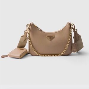 Prada Re-Edition 2005 in Saffiano Leather